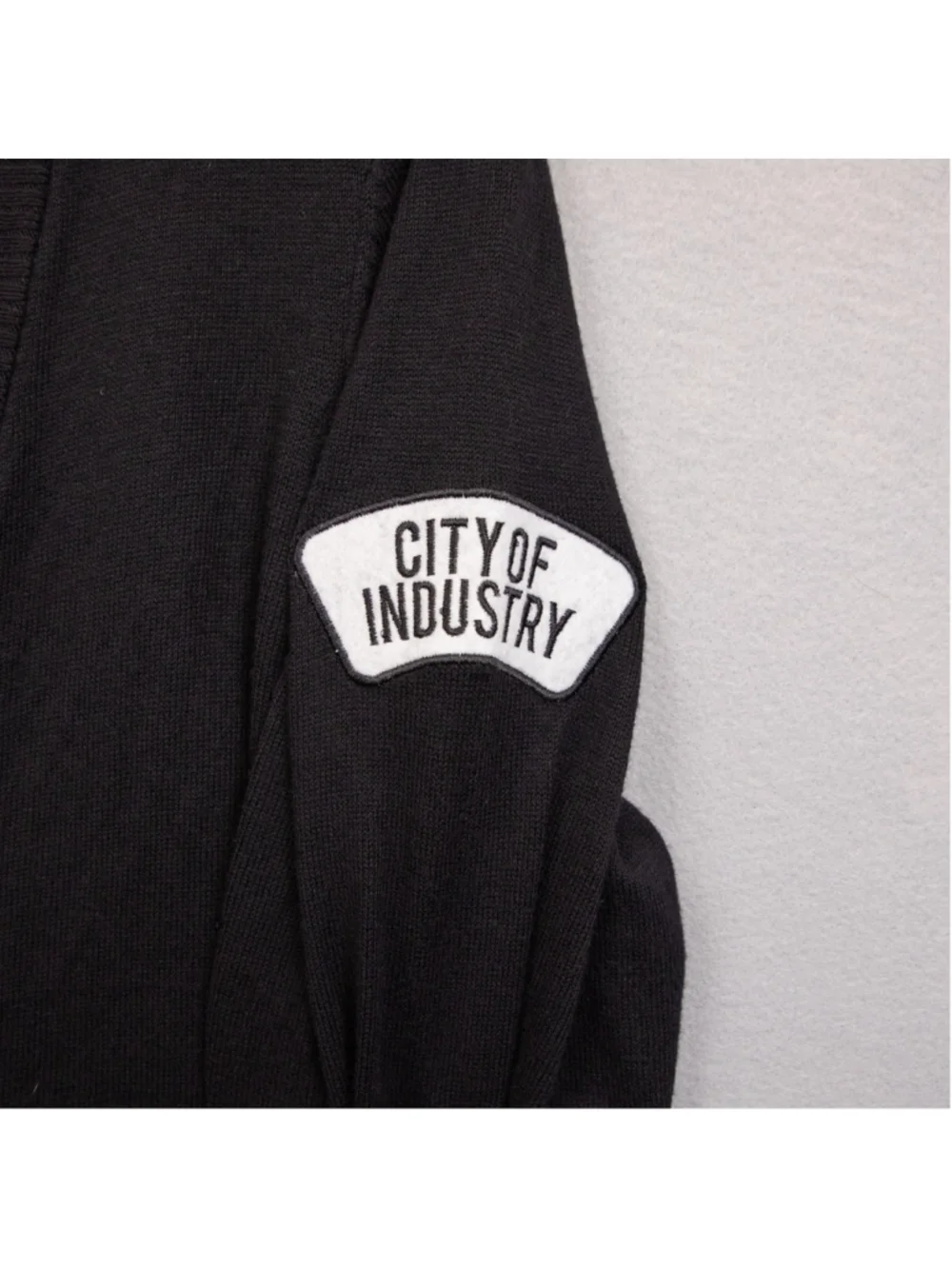 Hot Topic black and white skull flag patch button cardigan-L